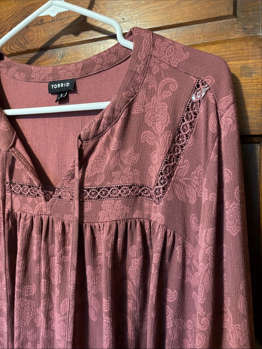 torrid dusty mauve paisley tie-neck boho tunic - Picture 3 of 10